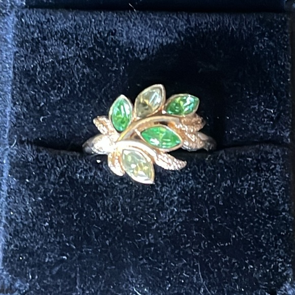 Vintage 1974 Avon Uranium Glass Green Rhinestone Leaf Lights Ring - Picture 2 of 7